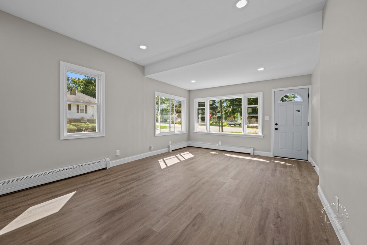 1550 W Highland Avenue, Elgin, IL 60123
