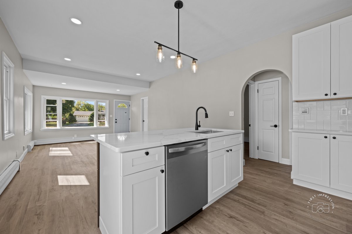 1550 W Highland Avenue, Elgin, IL 60123