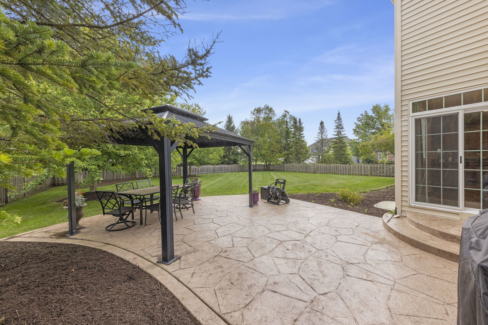 427 Glover Drive, North Aurora, IL 60542