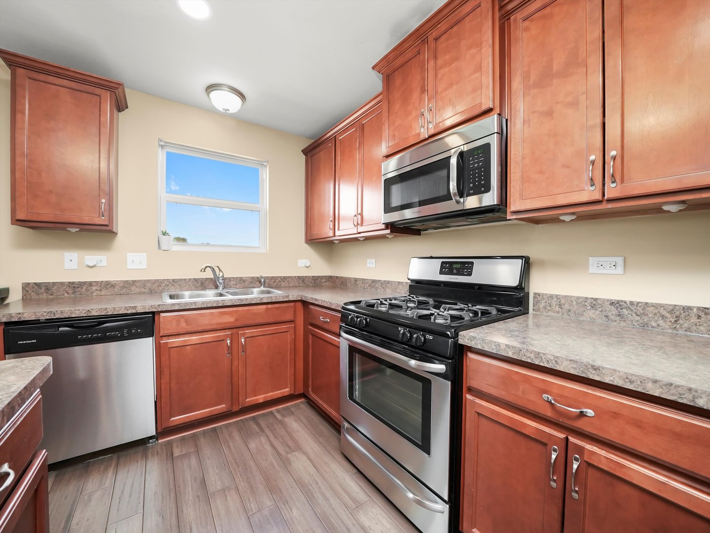 2044 Woodside Drive, Woodstock, IL 60098