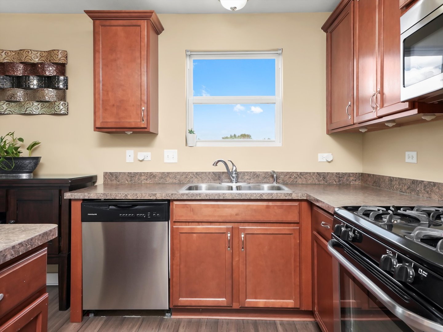 2044 Woodside Drive, Woodstock, IL 60098