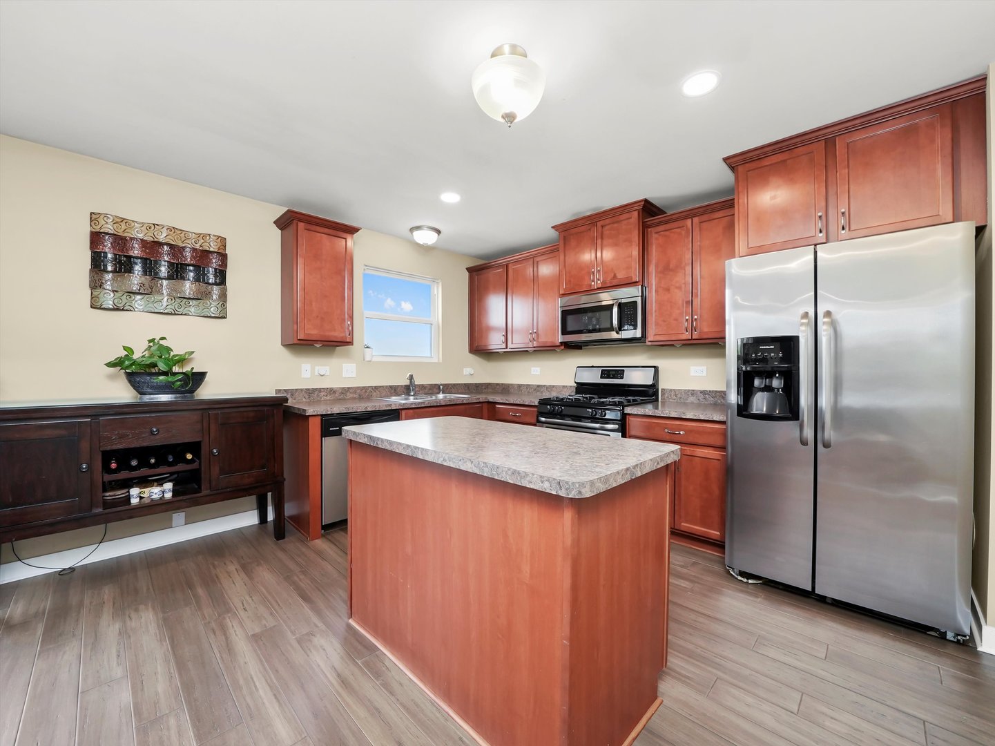 2044 Woodside Drive, Woodstock, IL 60098