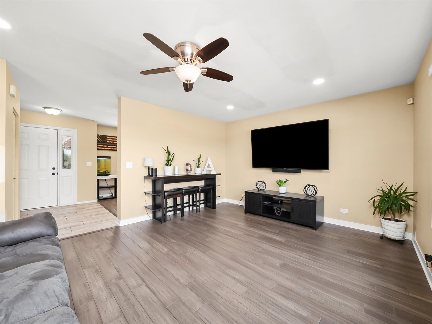 2044 Woodside Drive, Woodstock, IL 60098