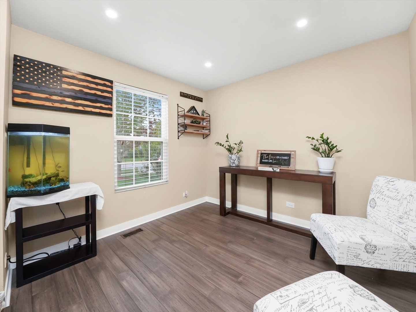 2044 Woodside Drive, Woodstock, IL 60098