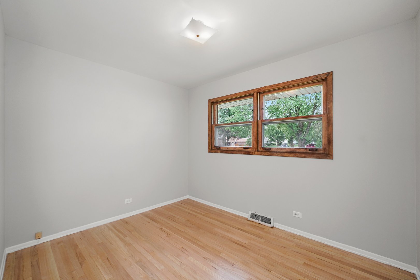 337 E Fullerton Avenue, Elmhurst, IL 60126
