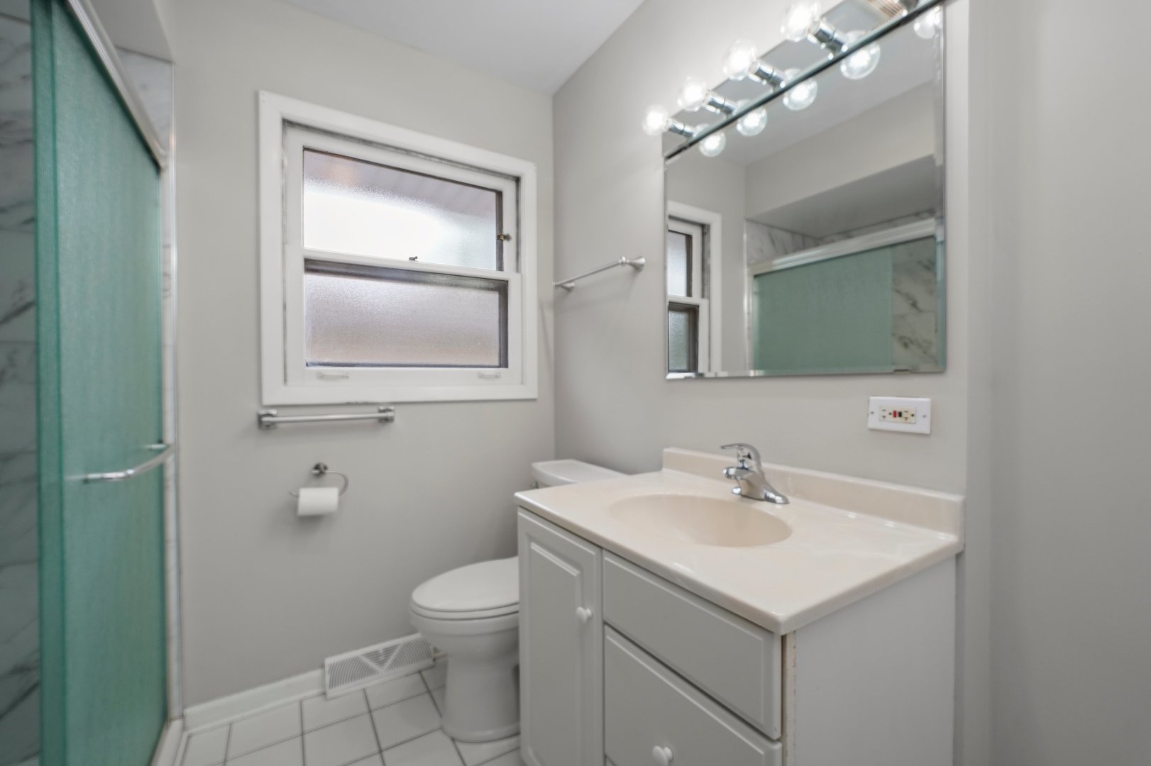 337 E Fullerton Avenue, Elmhurst, IL 60126