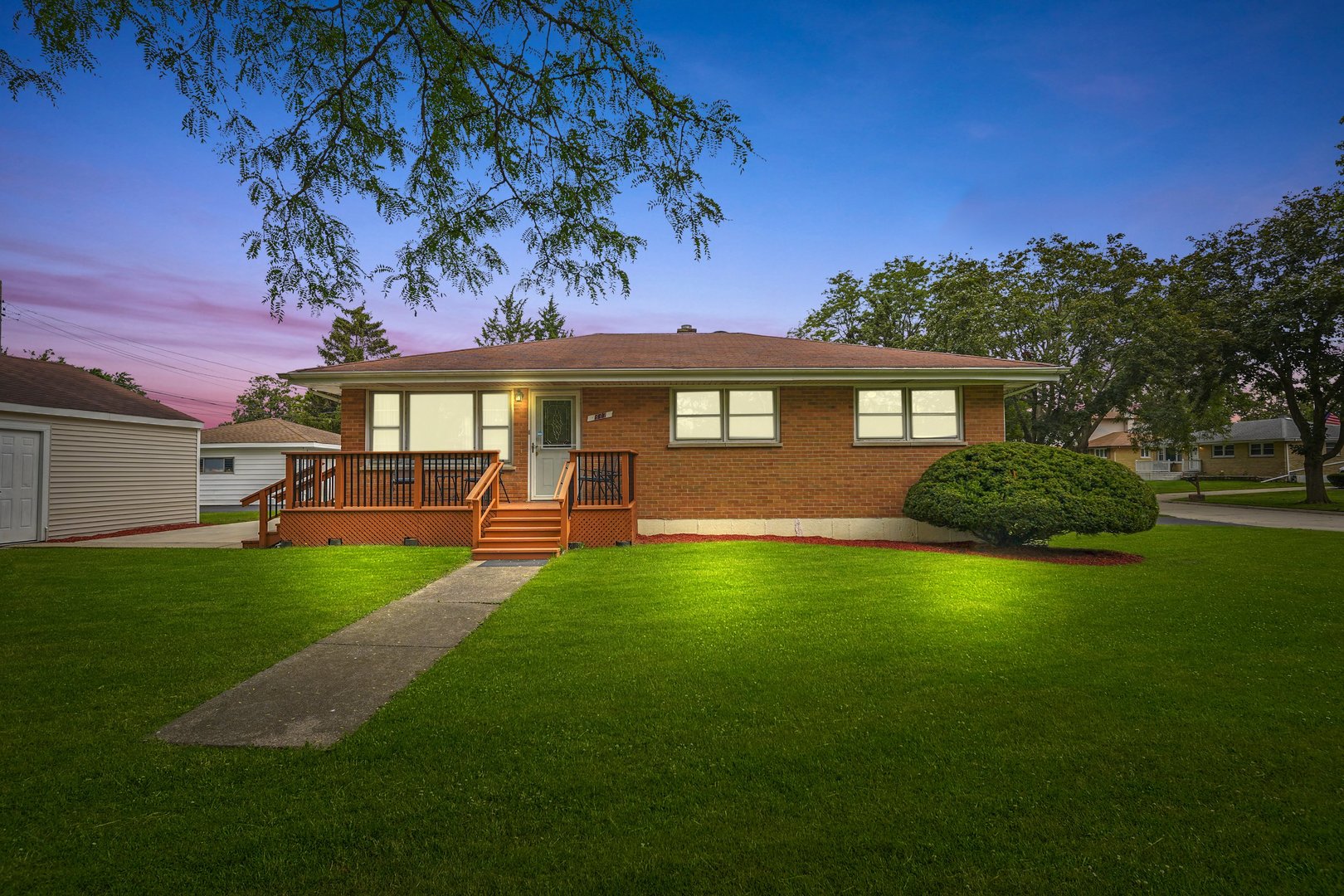 337 E Fullerton Avenue, Elmhurst, IL 60126