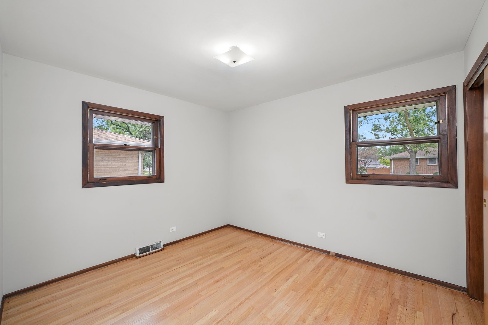 337 E Fullerton Avenue, Elmhurst, IL 60126