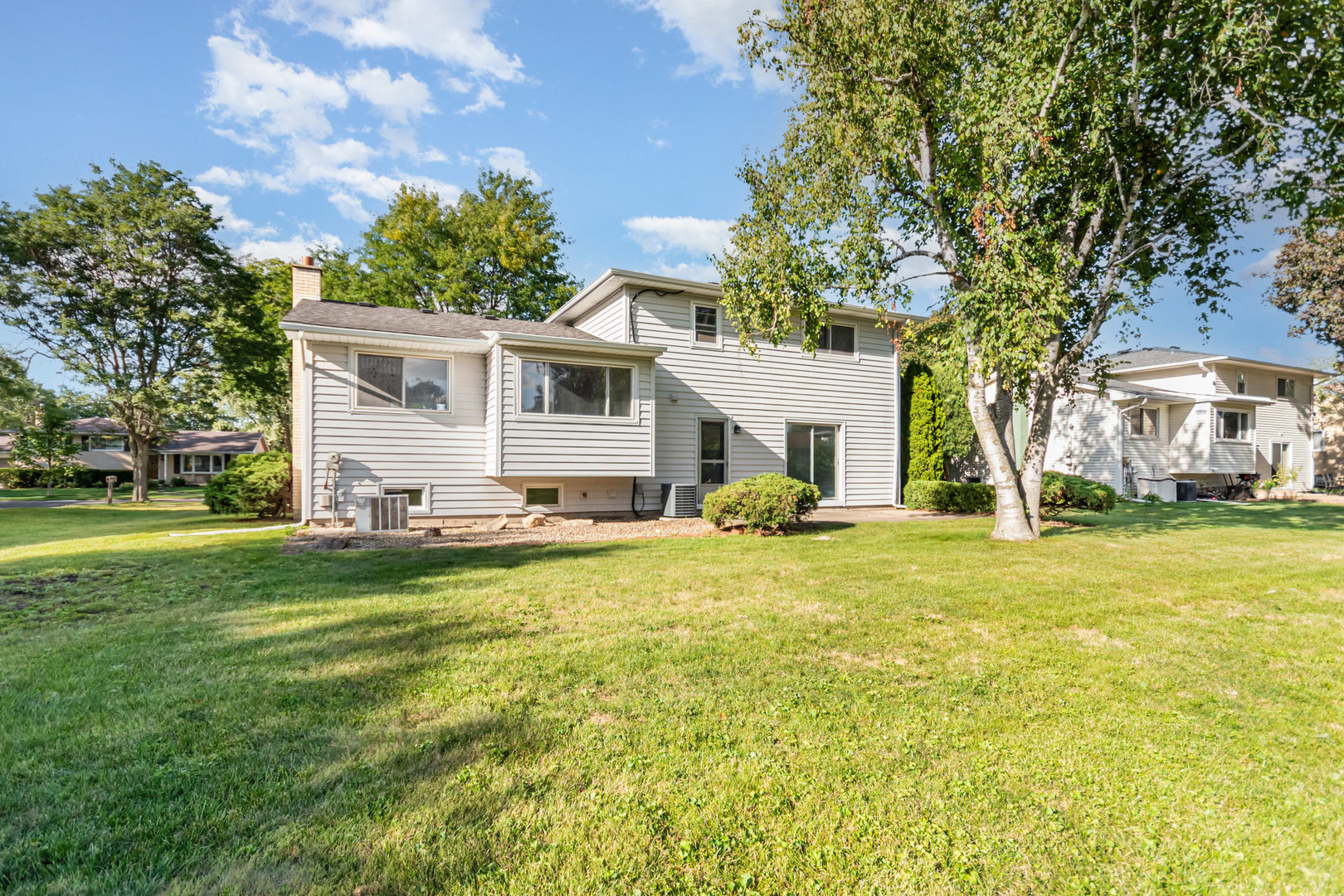 949 Rose Lane, Wheeling, IL 60090