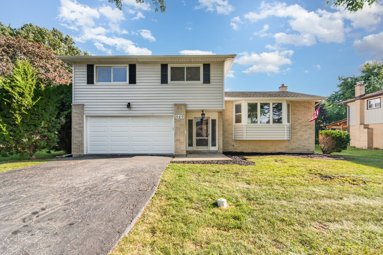 949 Rose Lane, Wheeling, IL 60090