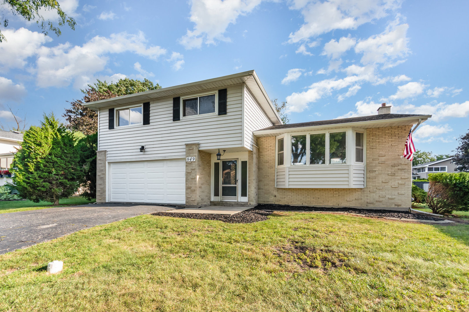 949 Rose Lane, Wheeling, IL 60090