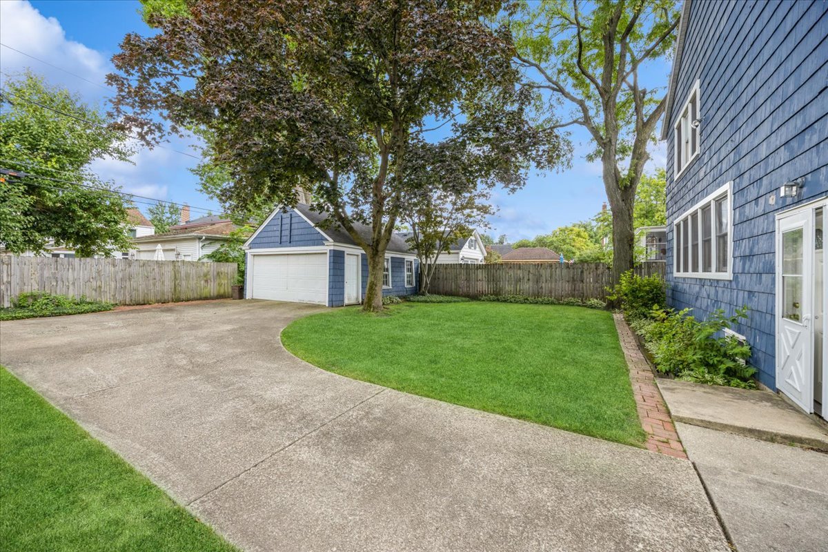 725 N Catherine Avenue, La Grange Park, IL 60526