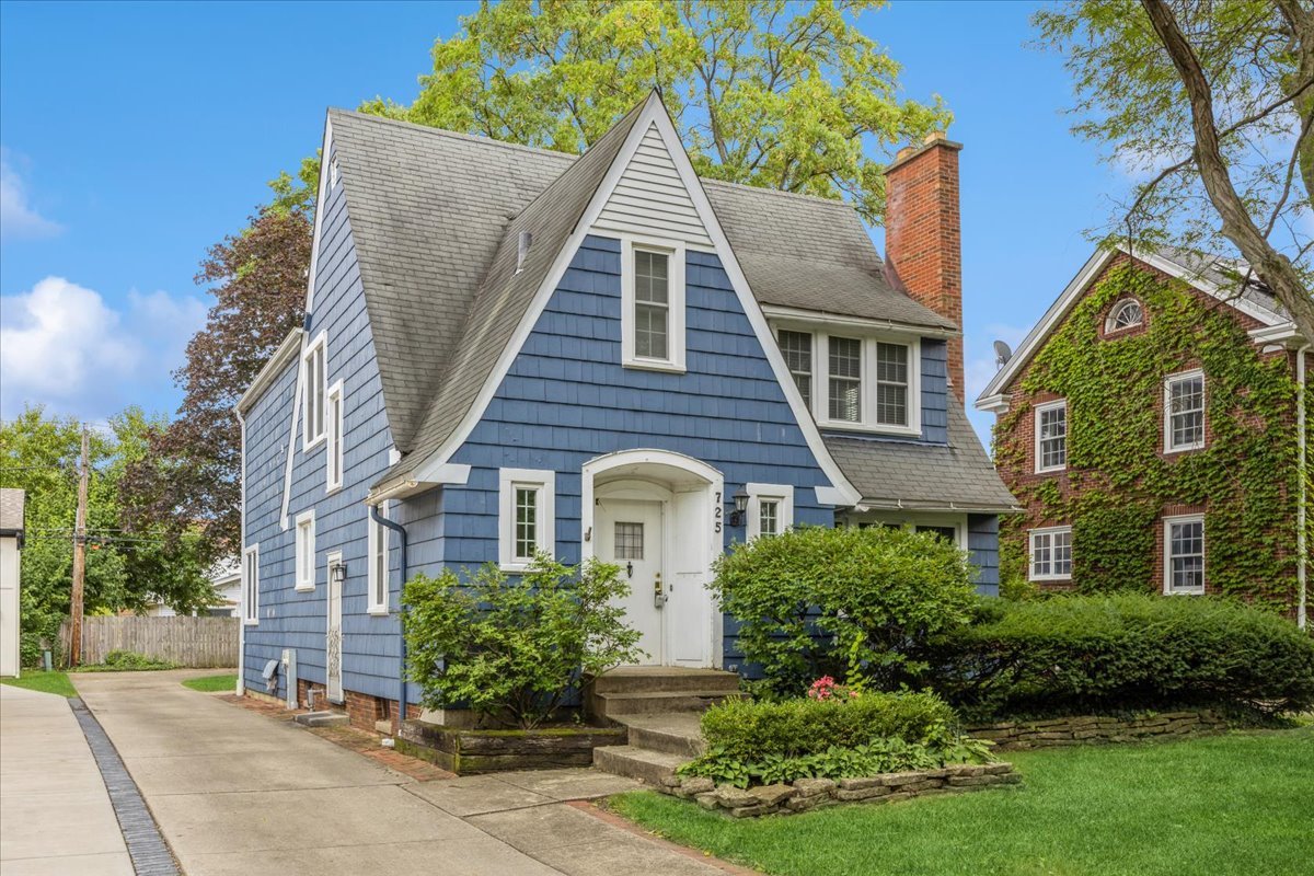 725 N Catherine Avenue, La Grange Park, IL 60526
