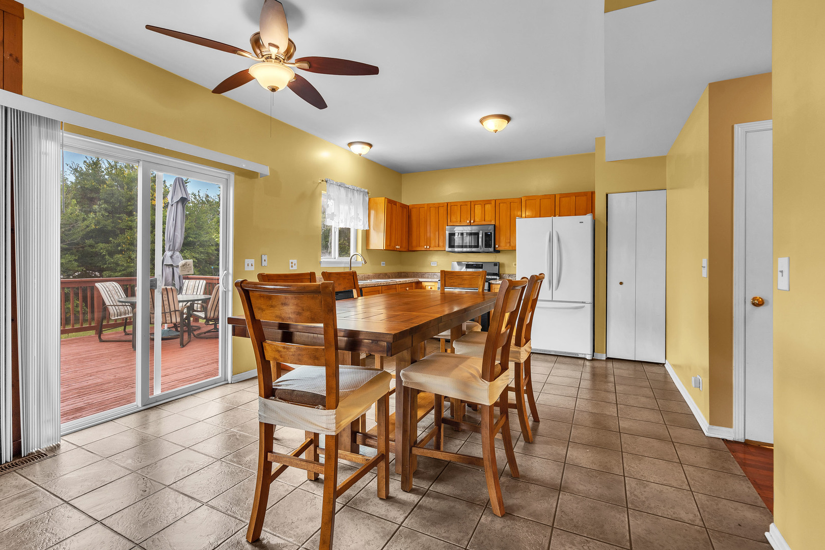 131 S Annandale Drive, Lake In The Hills, IL 60156