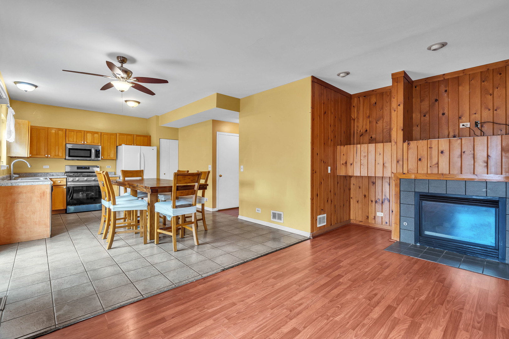 131 S Annandale Drive, Lake In The Hills, IL 60156