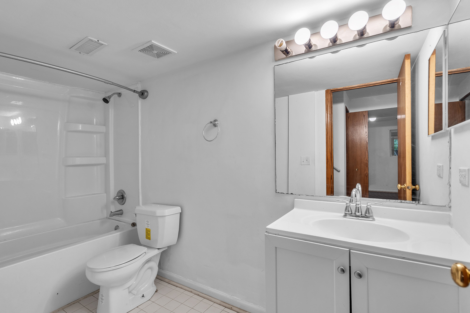 131 S Annandale Drive, Lake In The Hills, IL 60156