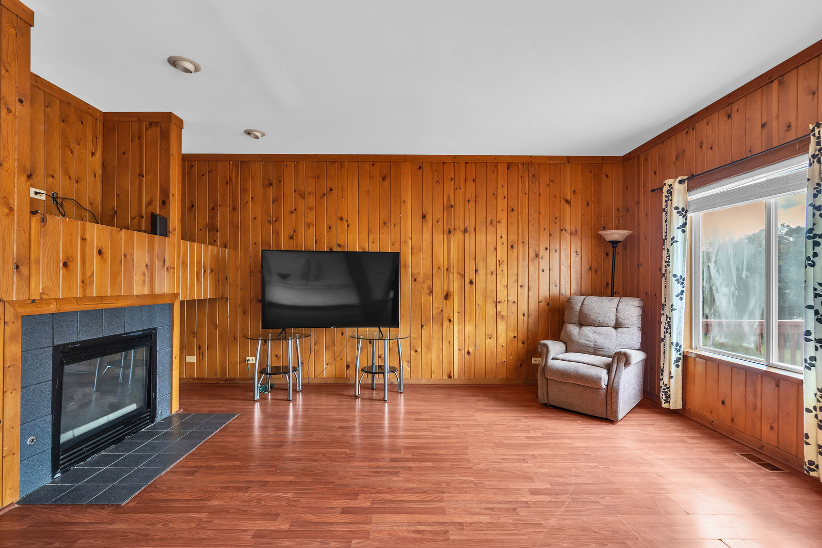 131 S Annandale Drive, Lake In The Hills, IL 60156