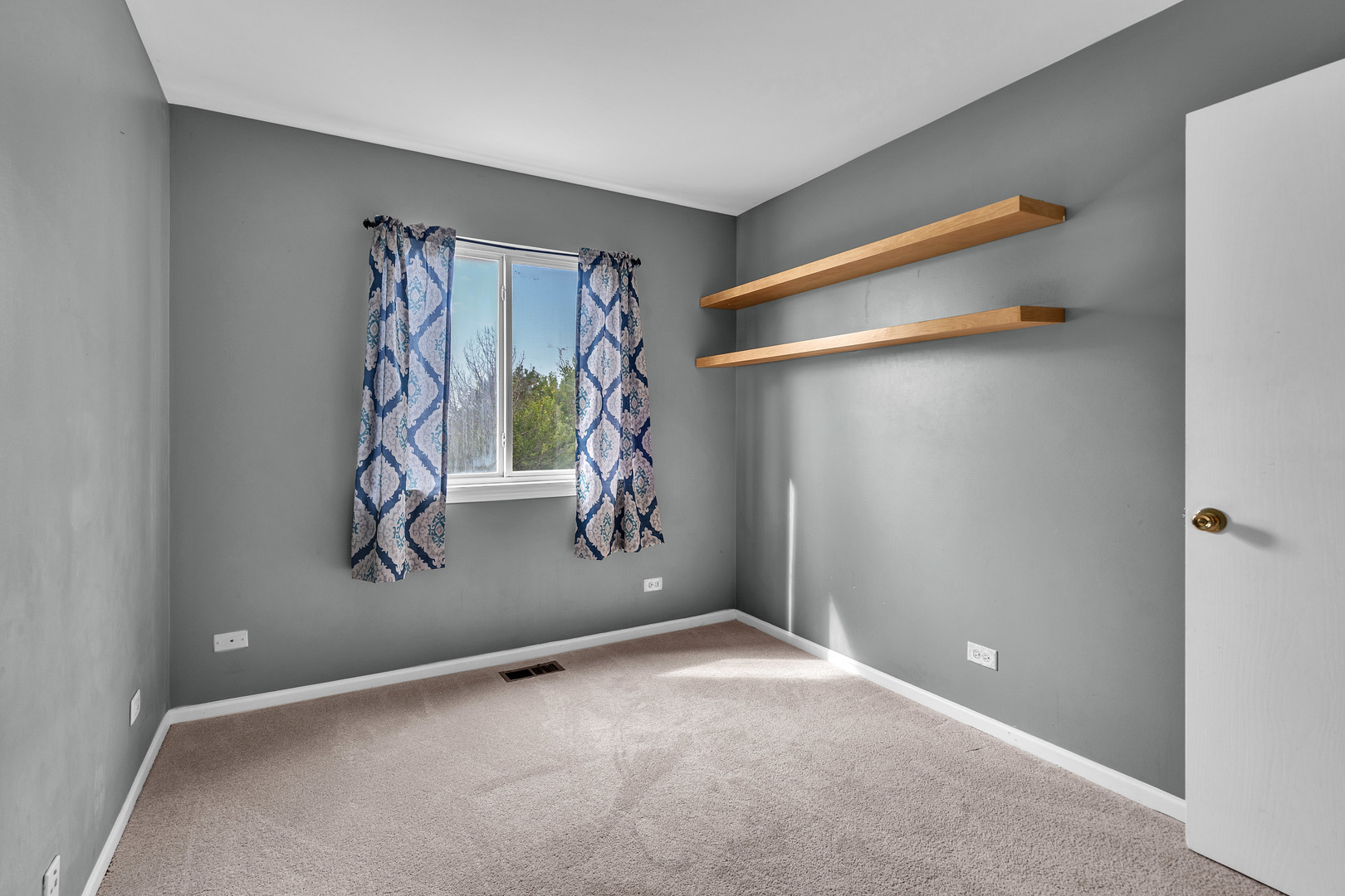 131 S Annandale Drive, Lake In The Hills, IL 60156