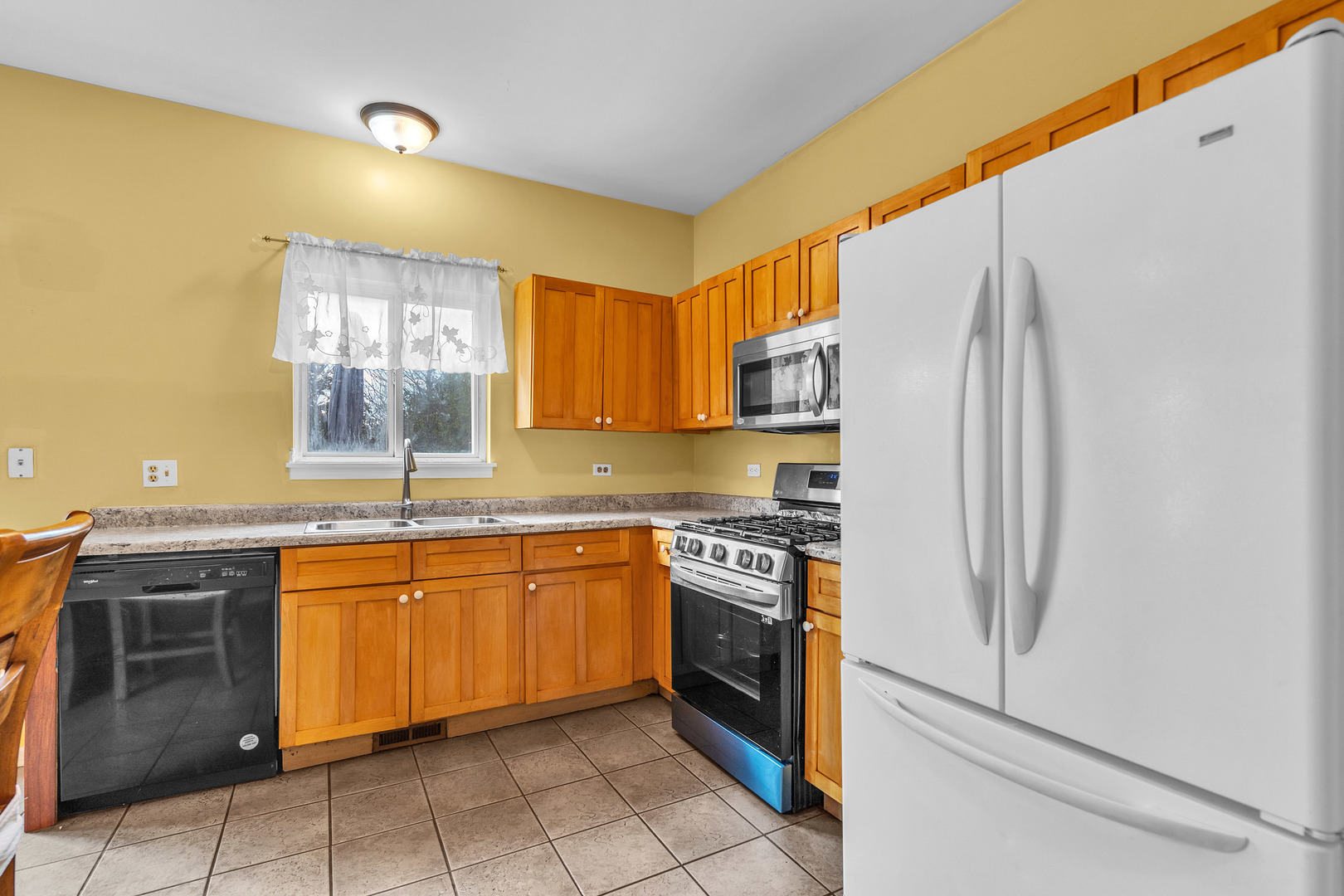 131 S Annandale Drive, Lake In The Hills, IL 60156