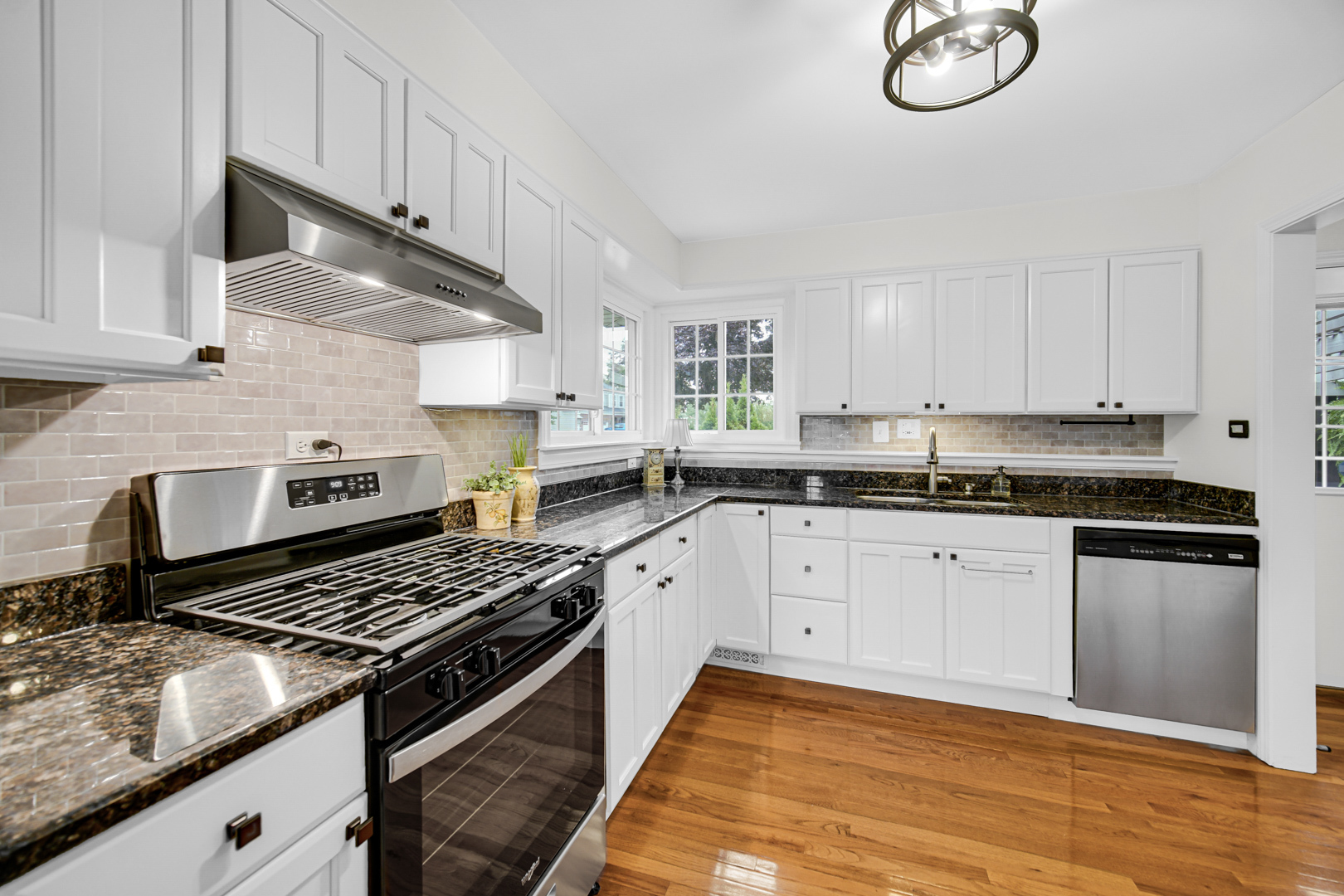 474 N Highview Avenue, Elmhurst, IL 60126