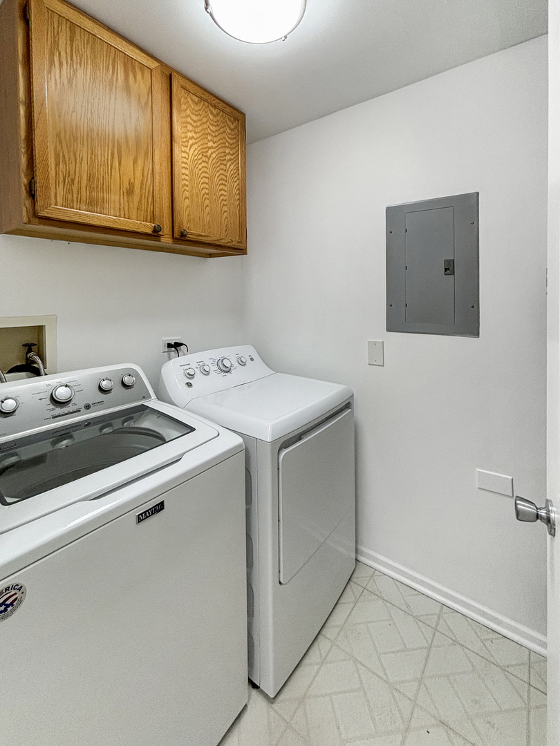 71 Larch Court #B, Schaumburg, IL 60193
