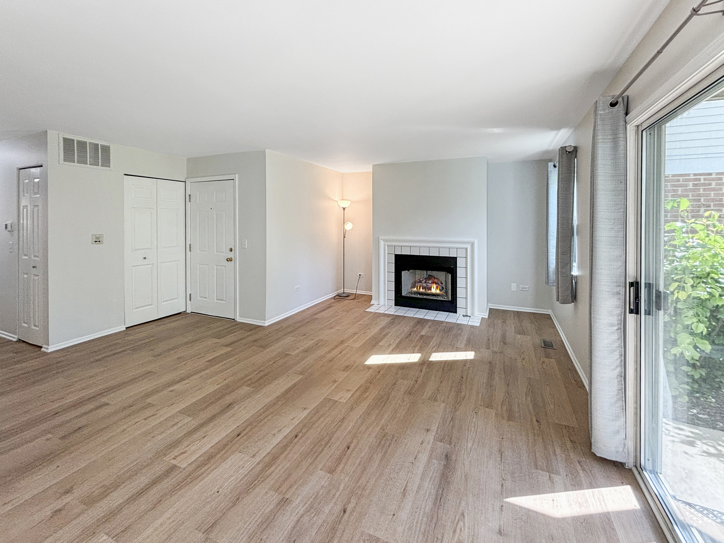 71 Larch Court #B, Schaumburg, IL 60193