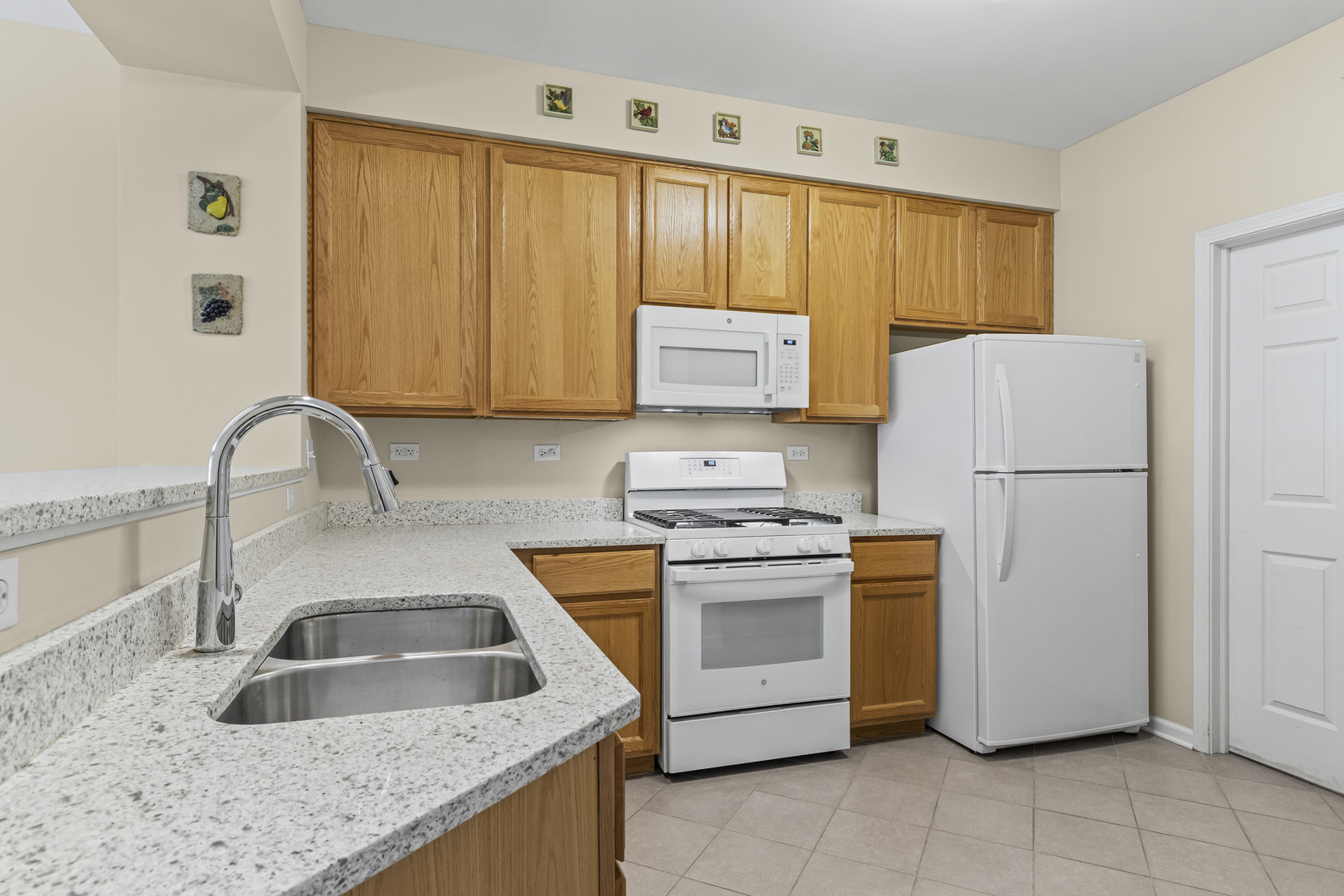 2016 Fulham Drive #2016, Naperville, IL 60564