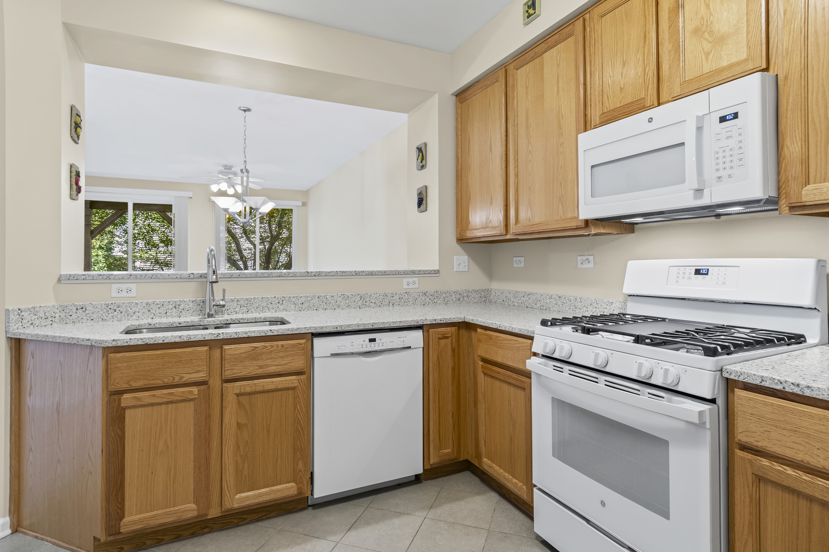 2016 Fulham Drive #2016, Naperville, IL 60564