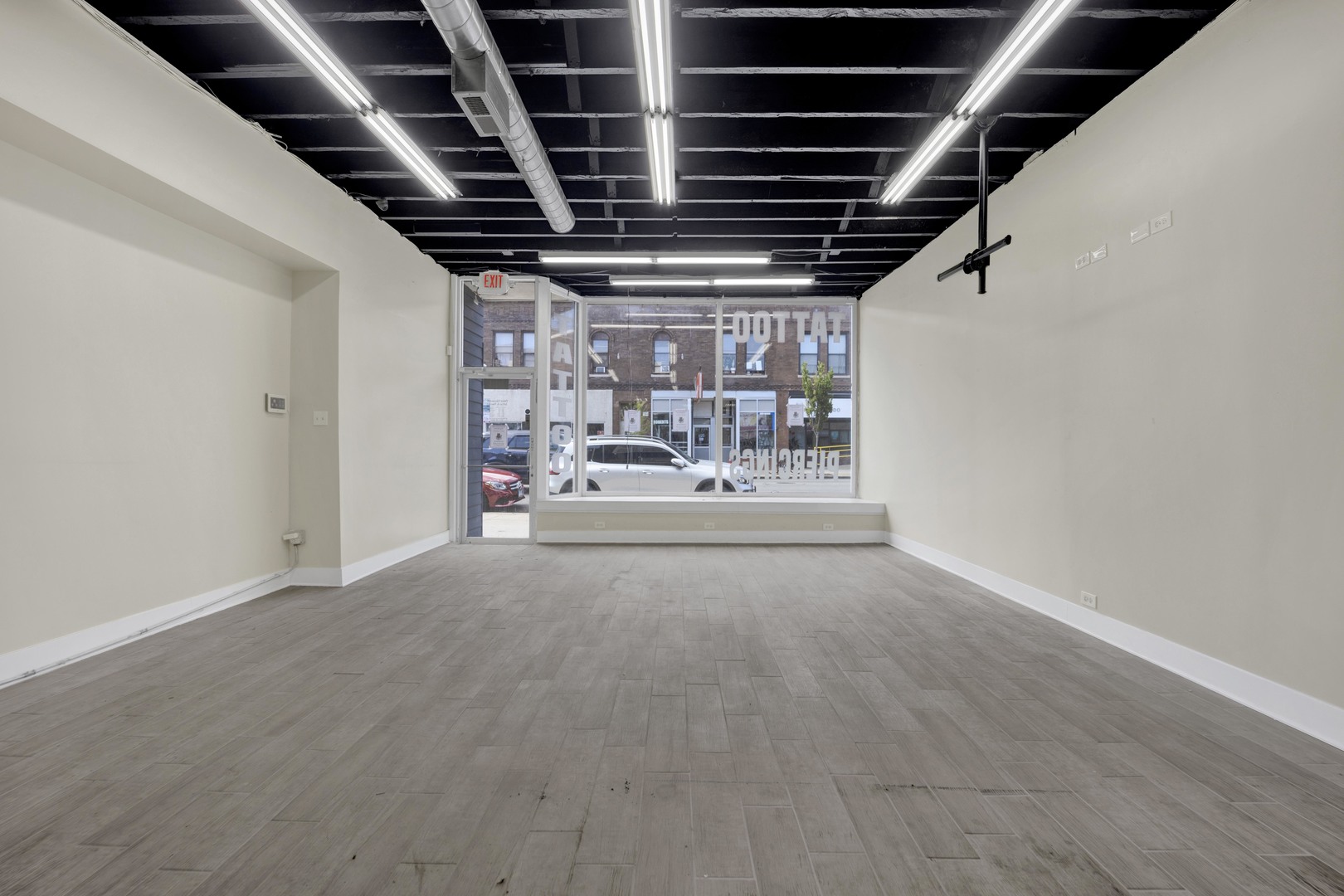 7055 N Clark Street, Chicago, IL 60626