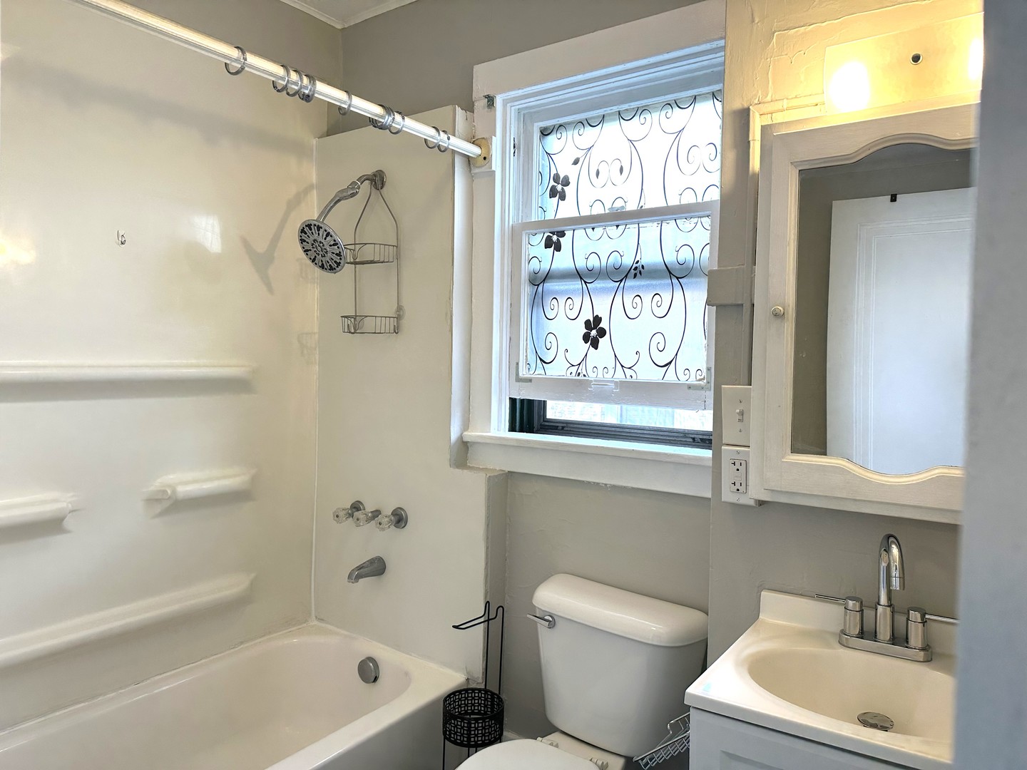 312 Fulton Street #2ndFL, Elgin, IL 60120