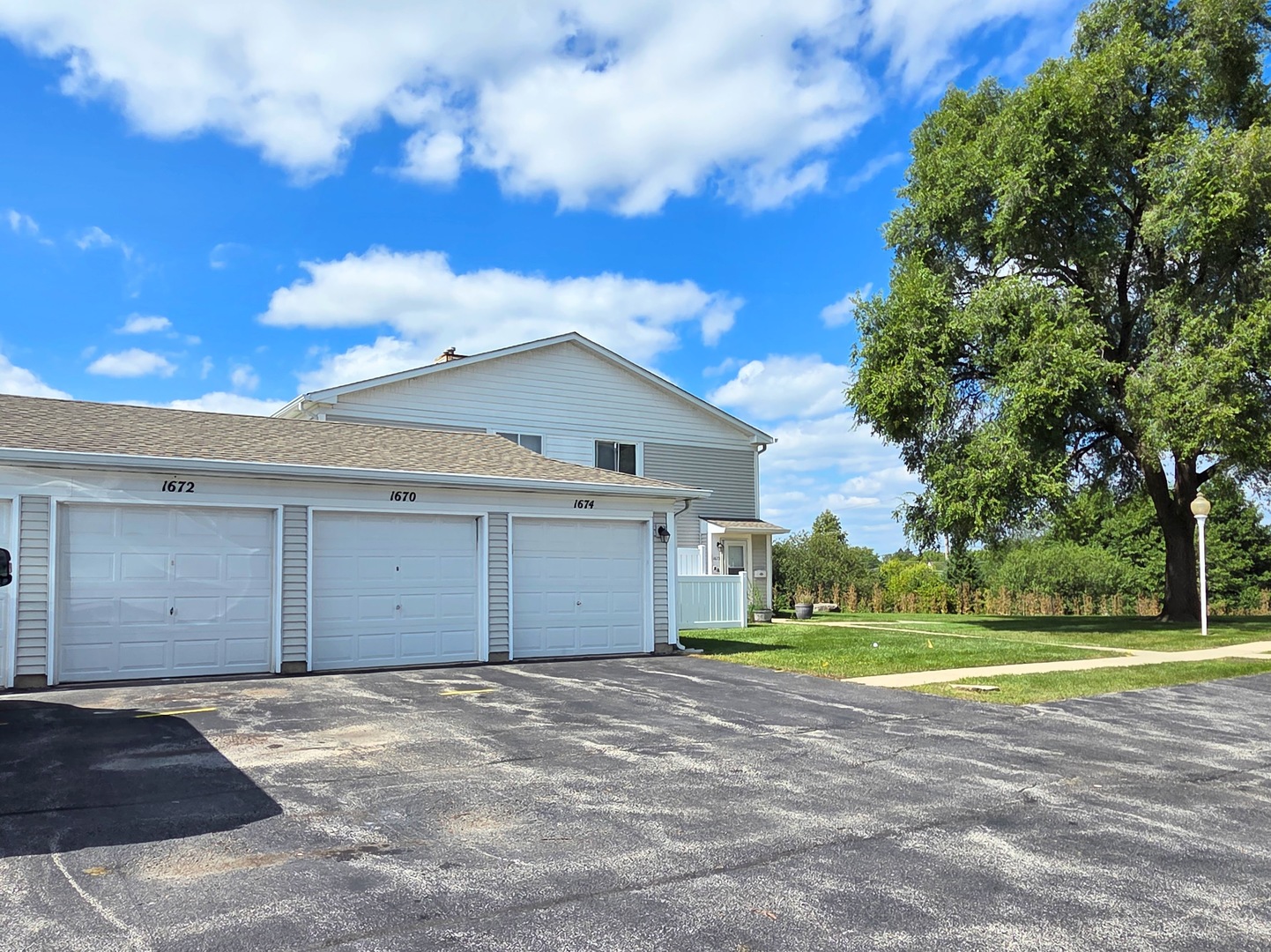 1672 Cornell Drive, Hoffman Estates, IL 60169