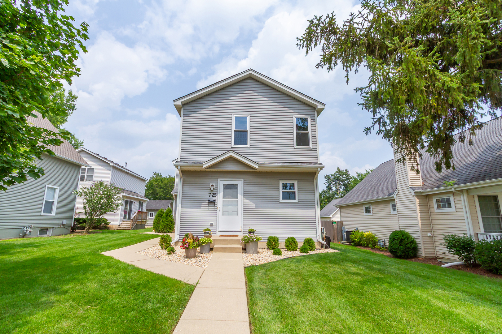725 Stevens Street, Geneva, IL 60134