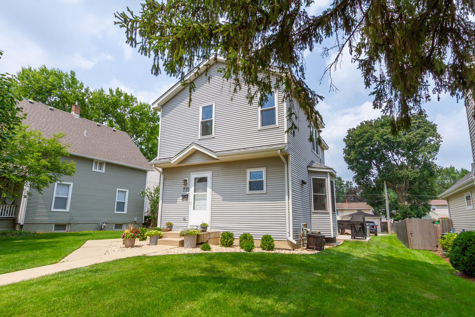 725 Stevens Street, Geneva, IL 60134