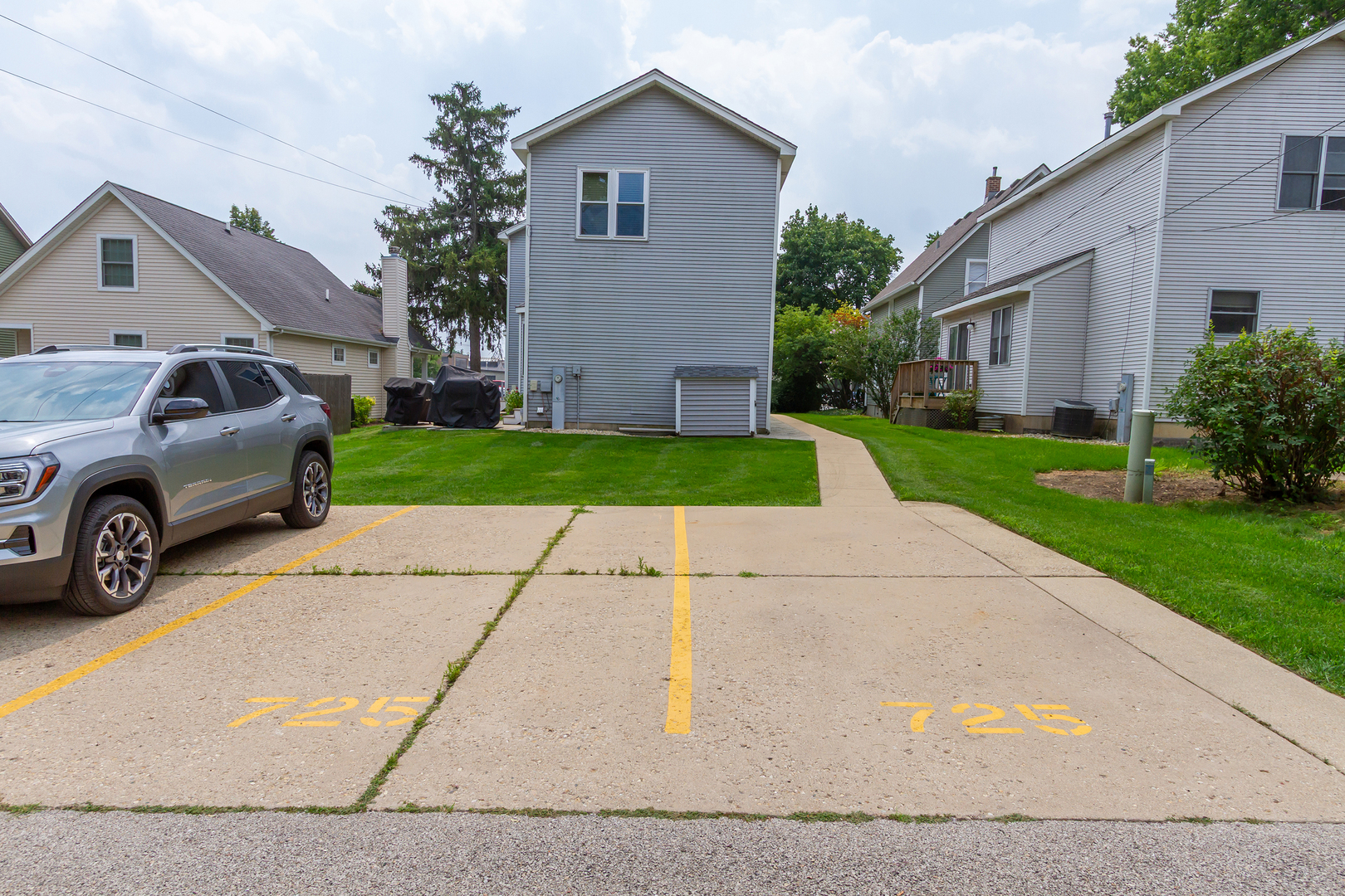 725 Stevens Street, Geneva, IL 60134