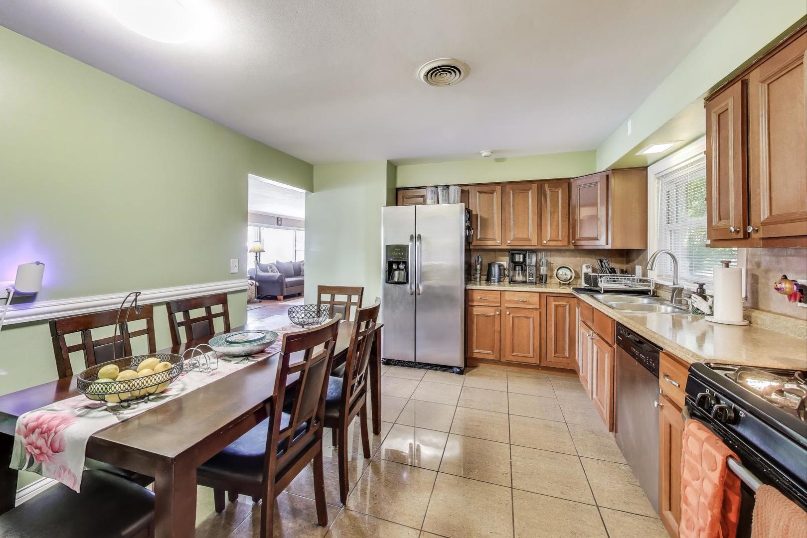 8760 N Oketo Avenue, Niles, IL 60714