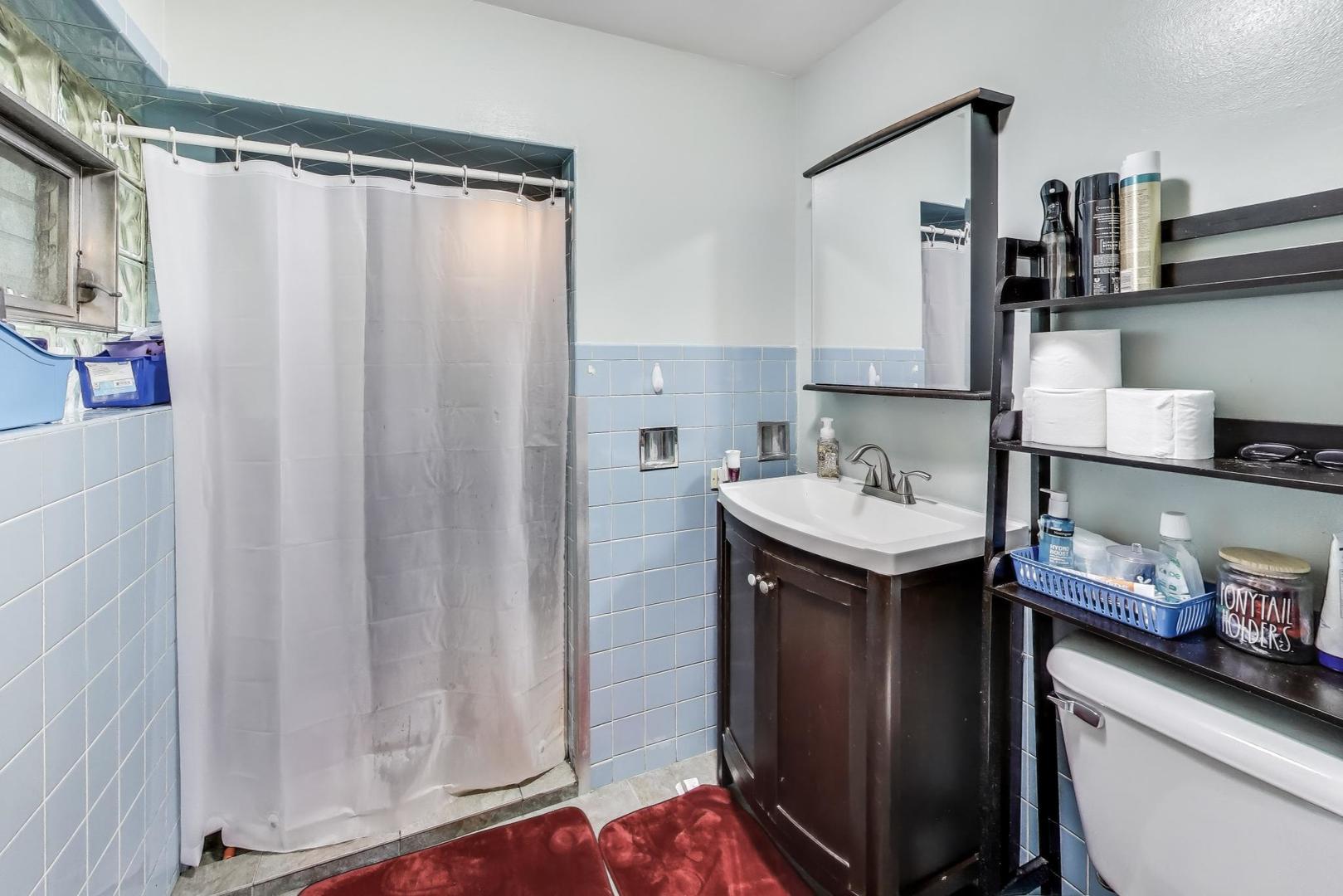 8760 N Oketo Avenue, Niles, IL 60714
