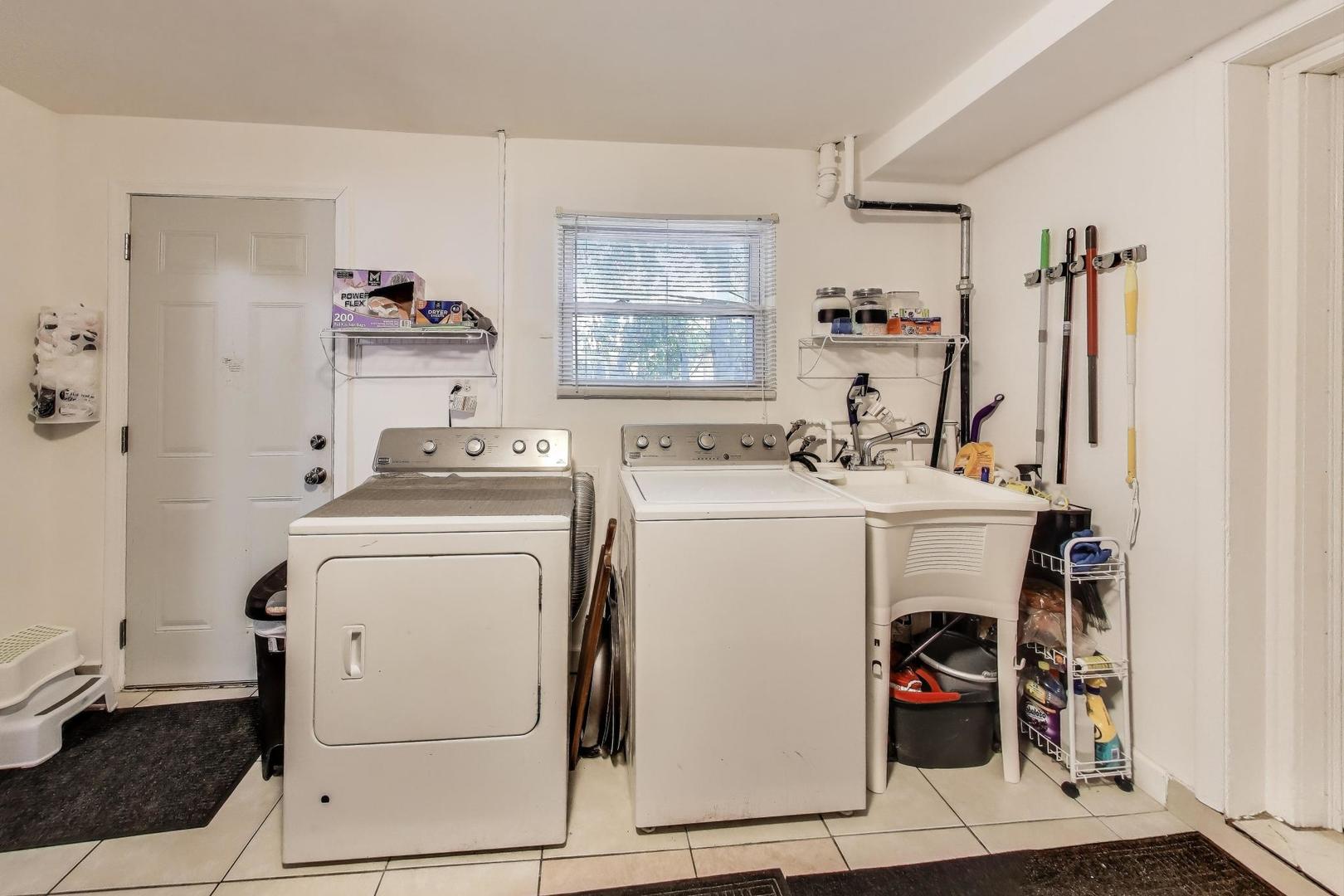 8760 N Oketo Avenue, Niles, IL 60714