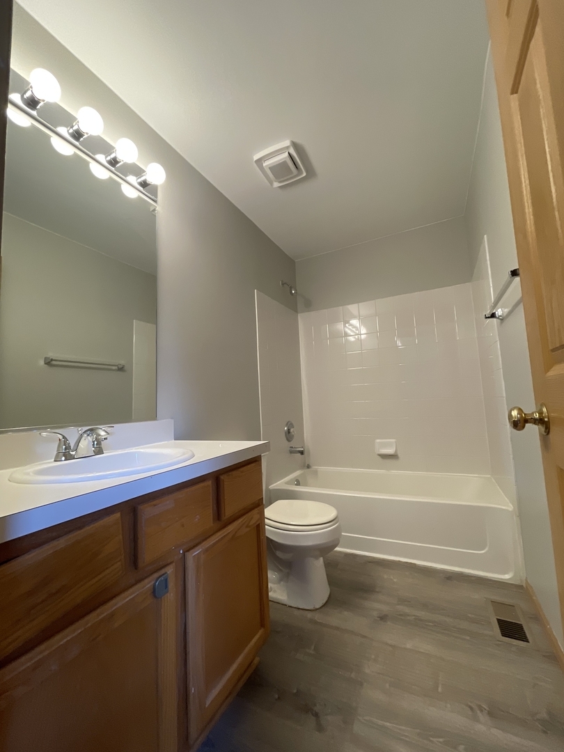 1207 Brookdale Drive, Carpentersville, IL 60110