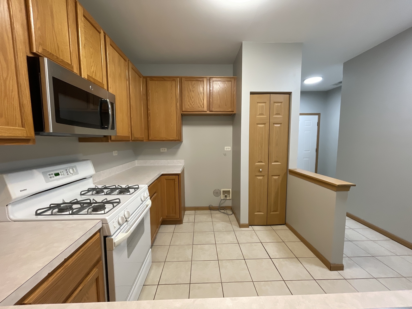 1207 Brookdale Drive, Carpentersville, IL 60110