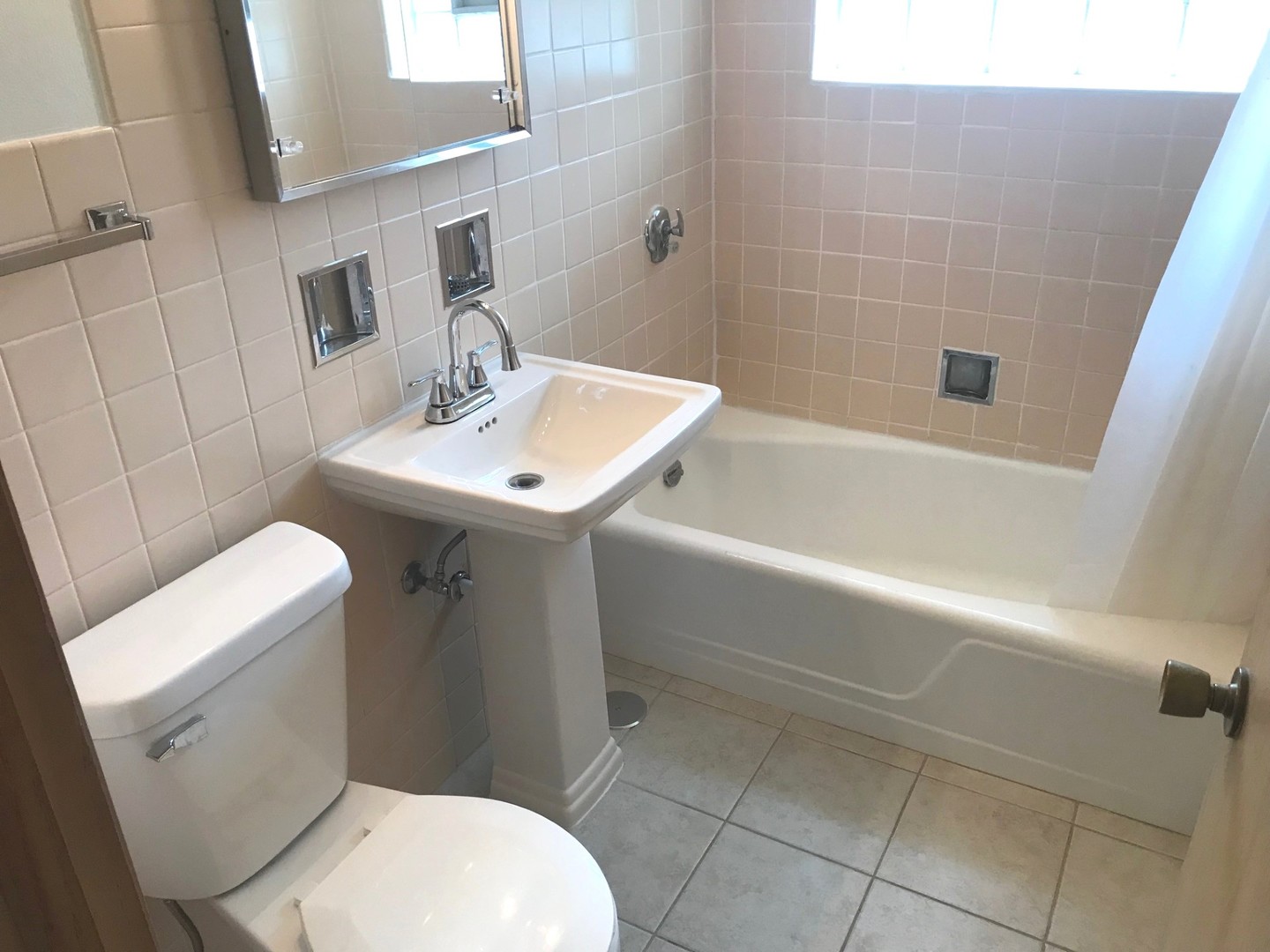 725 BUSSE Highway #6, Park Ridge, IL 60068