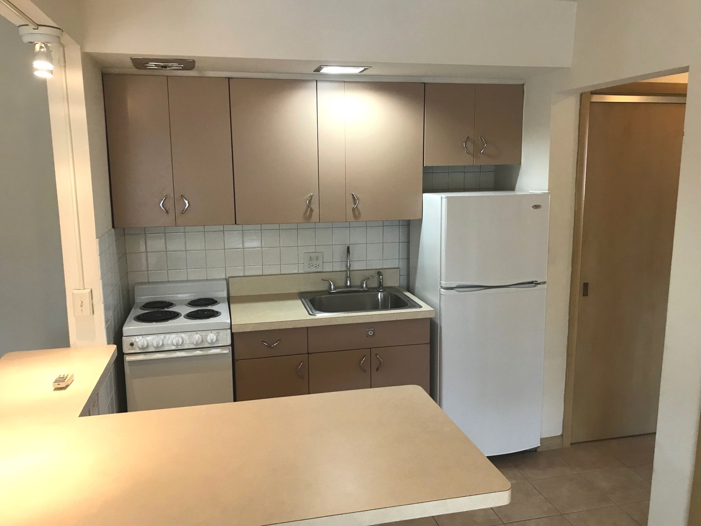 725 BUSSE Highway #6, Park Ridge, IL 60068