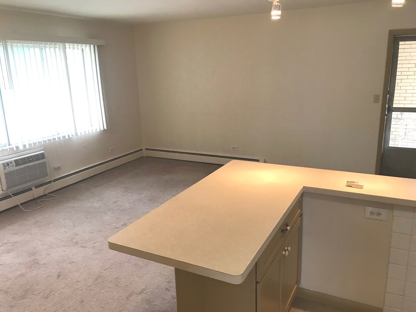 725 BUSSE Highway #6, Park Ridge, IL 60068