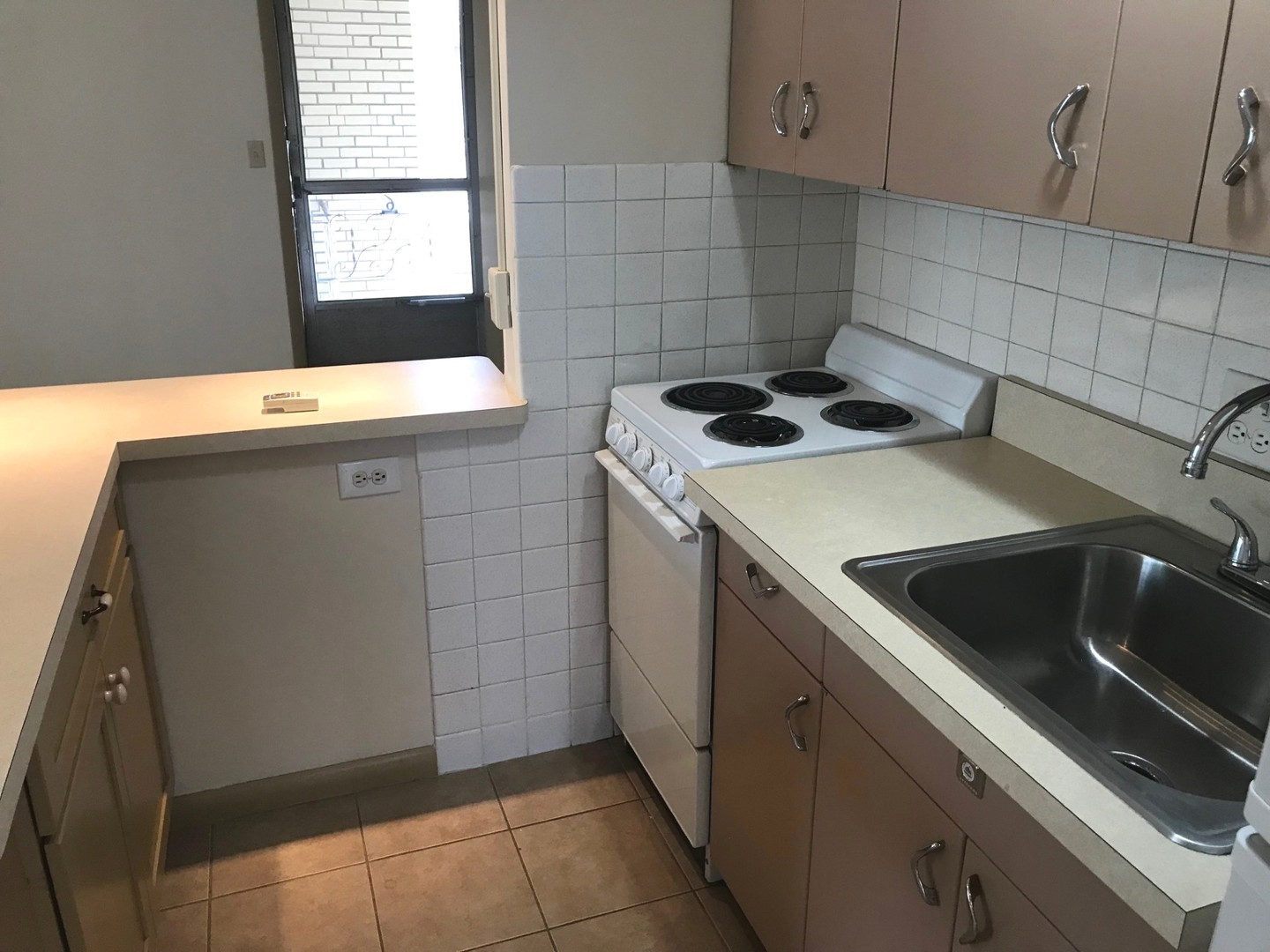 725 BUSSE Highway #6, Park Ridge, IL 60068