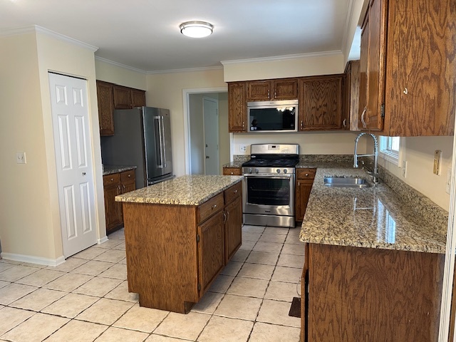 2083 Westfield Drive, Gurnee, IL 60031