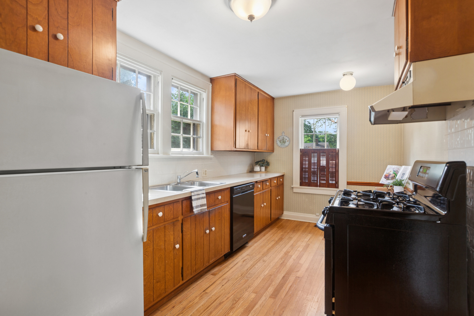 1319 Irving Avenue, Wheaton, IL 60187