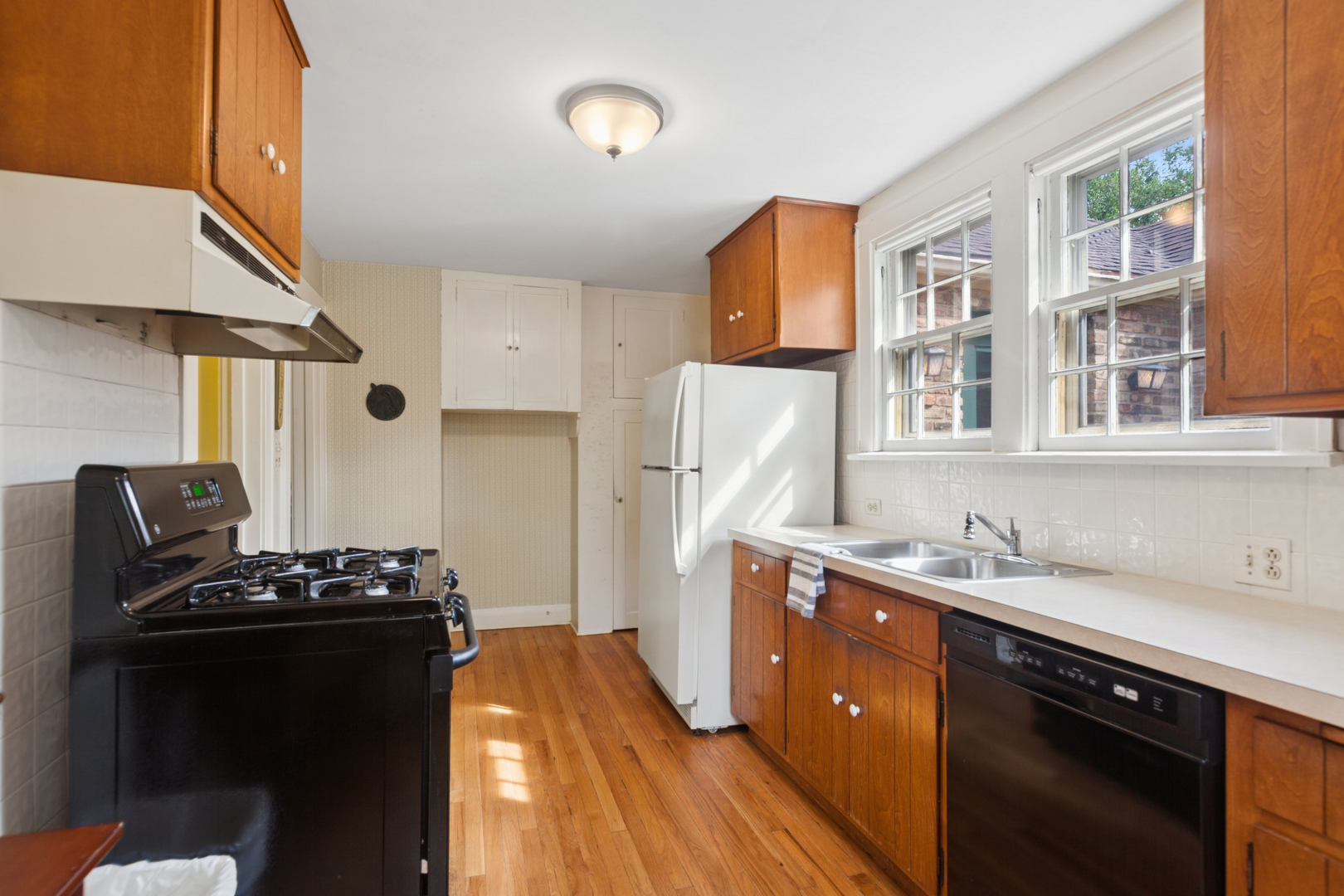 1319 Irving Avenue, Wheaton, IL 60187