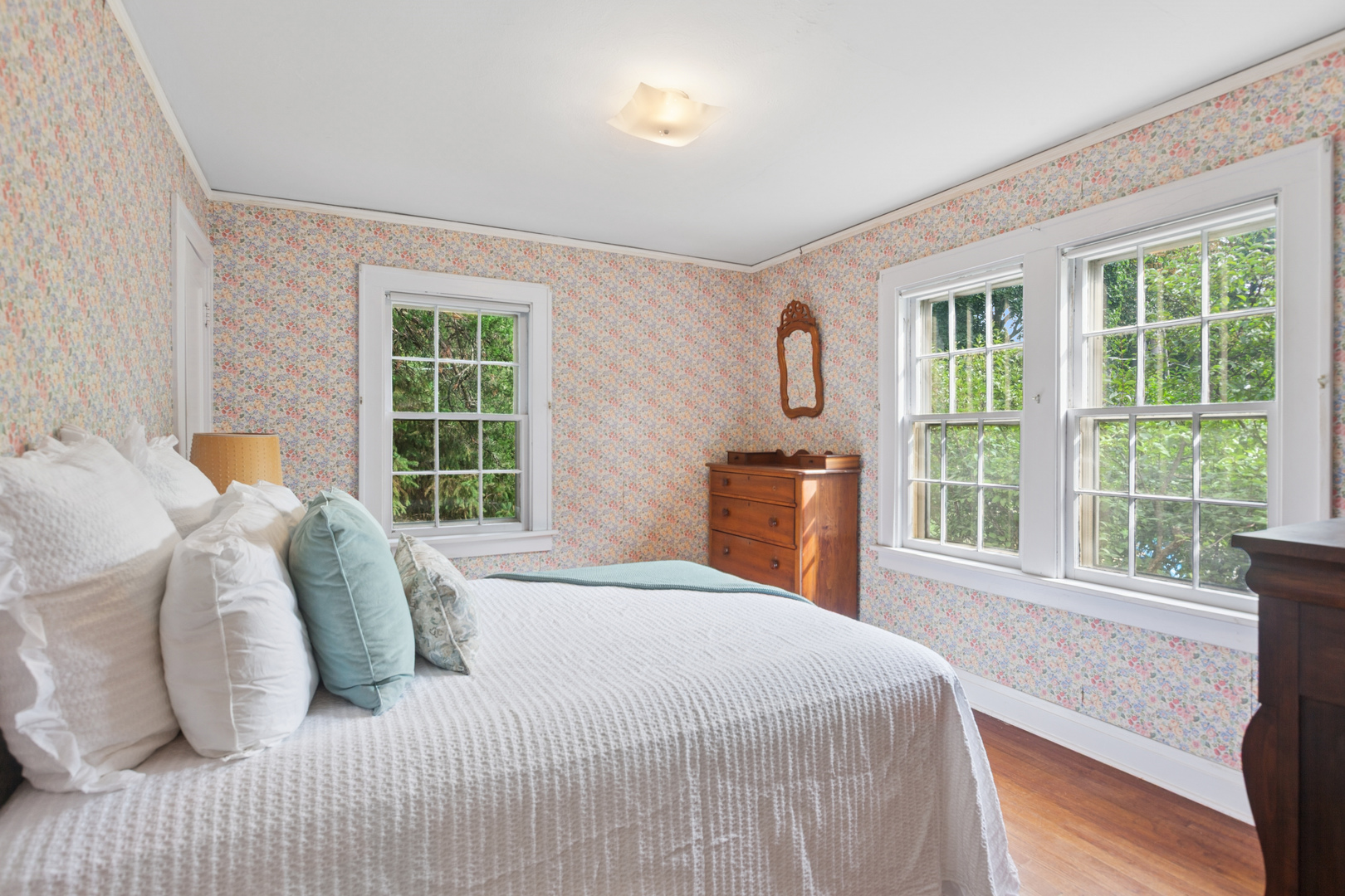 1319 Irving Avenue, Wheaton, IL 60187