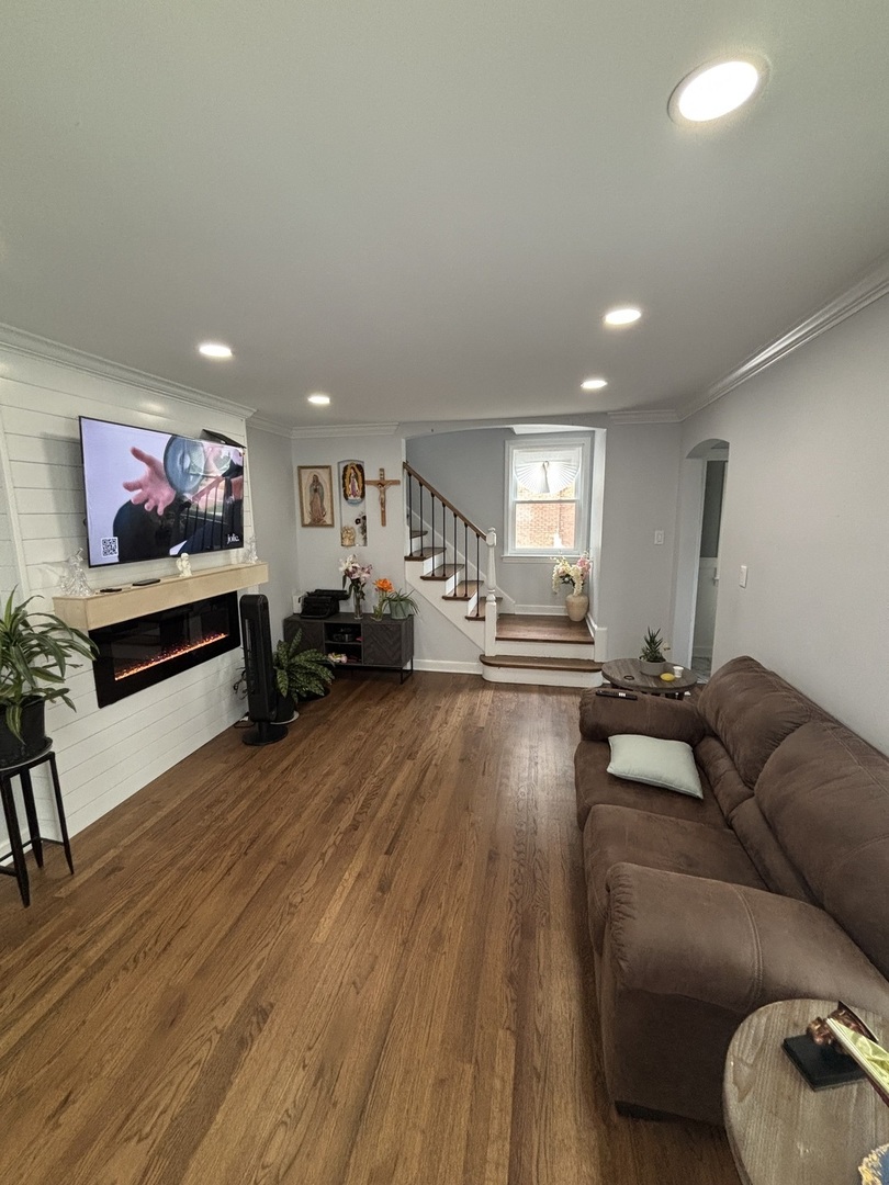 2337 Kensington Avenue, Westchester, IL 60154