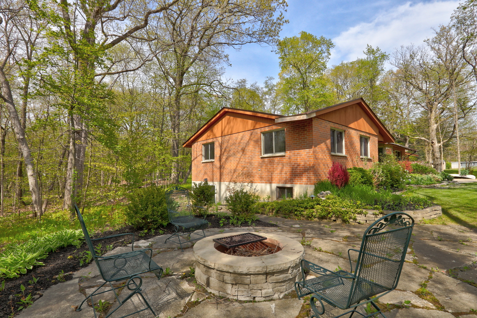 2030 Burke Drive, Winthrop Harbor, IL 60096