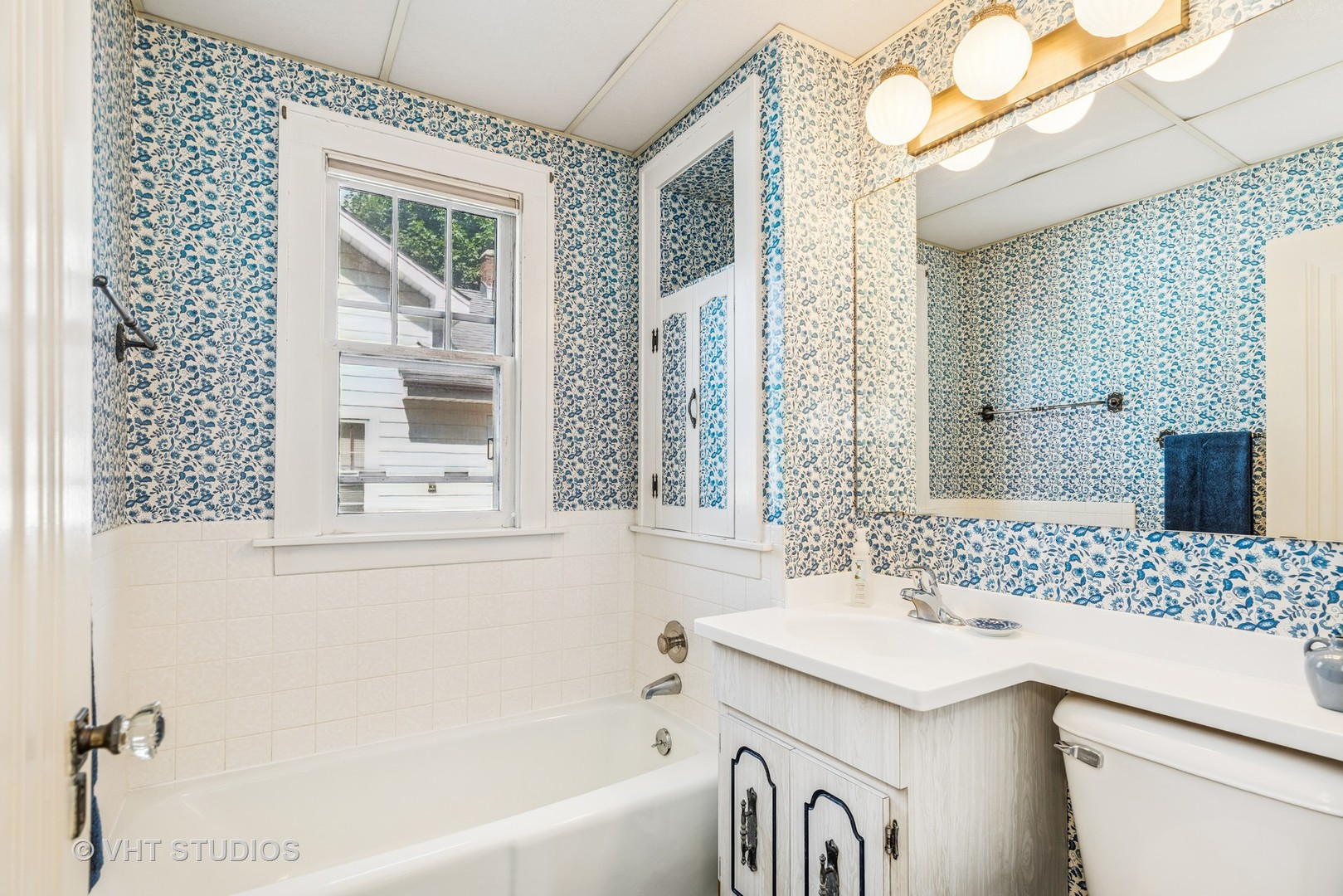 1620 Hyde Park Avenue, Waukegan, IL 60085